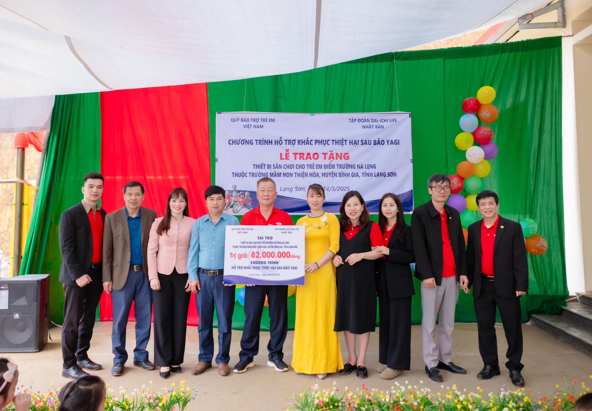 Ngày 14/3/2025, Quỹ Vì cuộc sống tươi đẹp của Dai-ichi Life Việt Nam đã phối hợp cùng Quỹ Bảo trợ Trẻ em Việt Nam đến thăm và trao thiết bị sân chơi và bánh kẹo trị giá 82 triệu đồng cho các em nhỏ Trường Mầm non Nà Lẹng, Huyện Bình Gia, Tỉnh Lạng Sơn